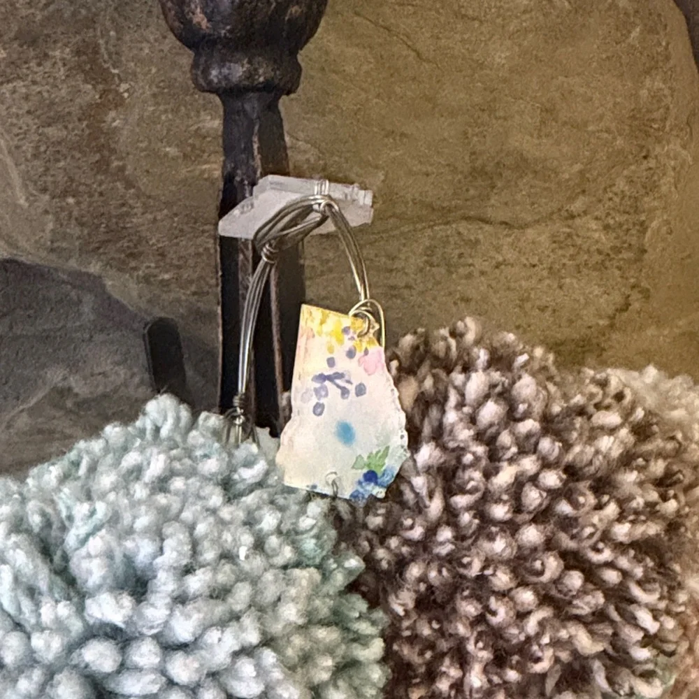 Floral White and Blue Wearable Wrist Clip Bracelet